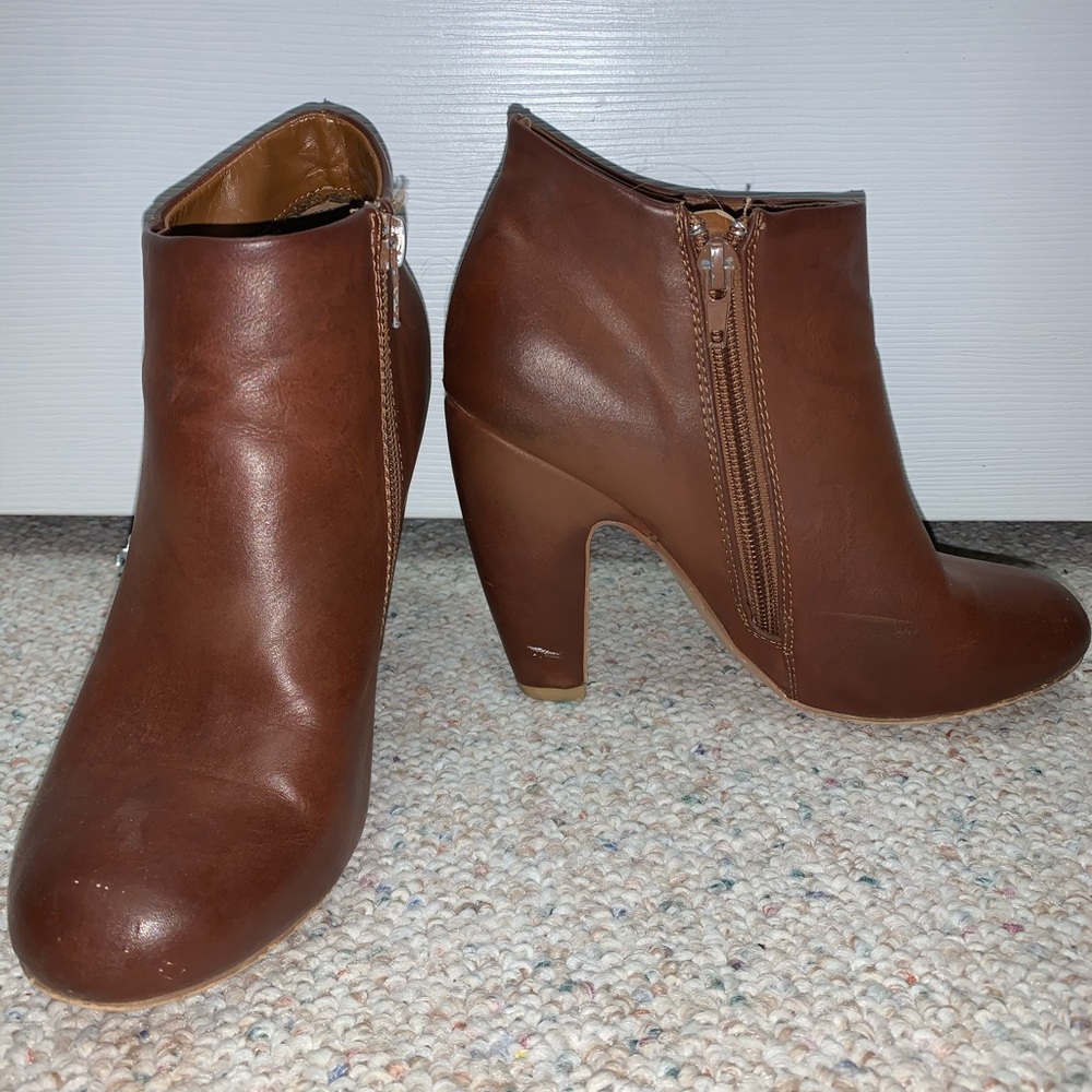 Chestnut brown ankle booties